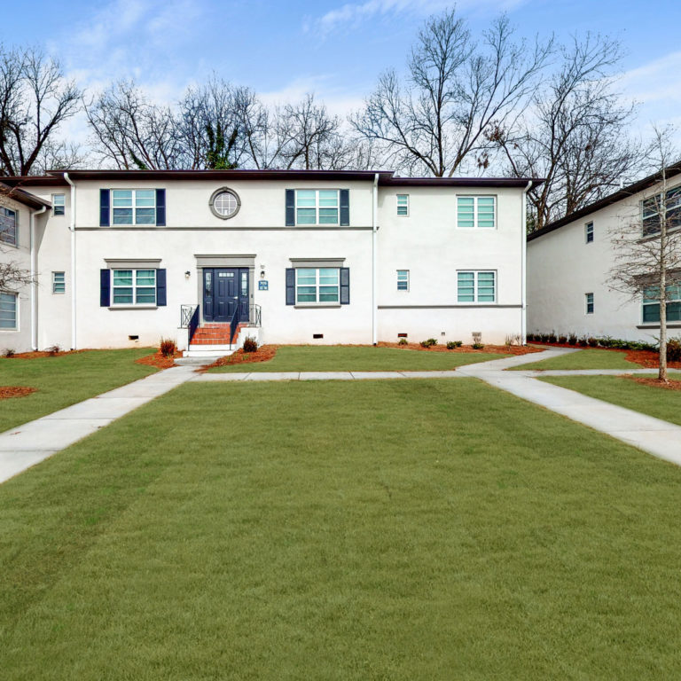 courtyard at Capitol View Manor apartments in Atlanta GA
