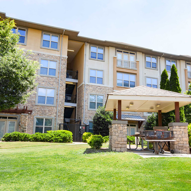 Gazebo and picnic area at Columbia Crest Community - Apartments in West Midtown Atlanta, GA