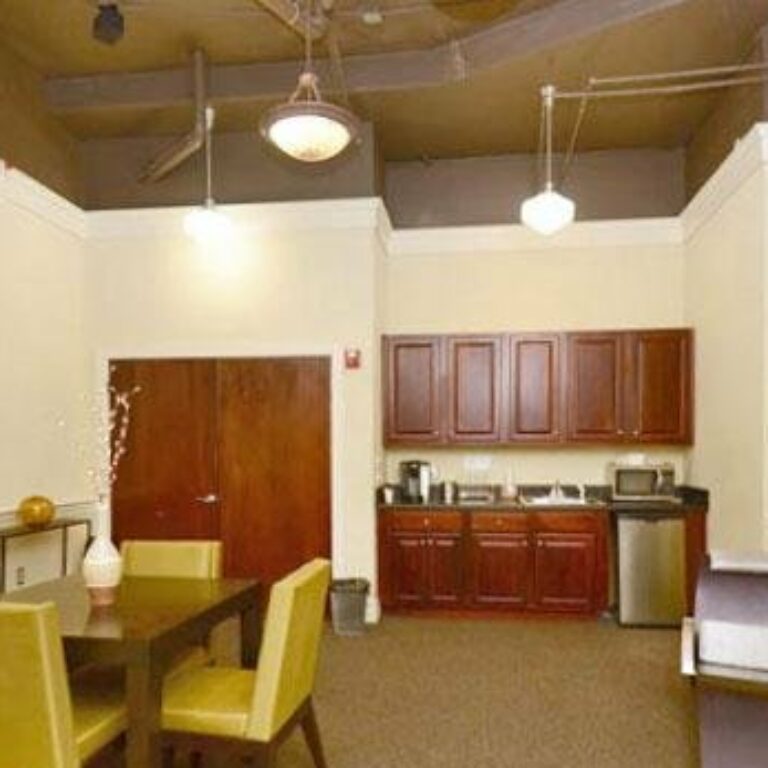 community kitchen area at intown apartments and lofts in atlanta georgia